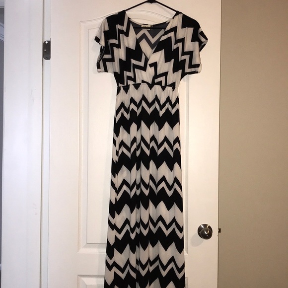 Dresses & Skirts - Maxi dress!